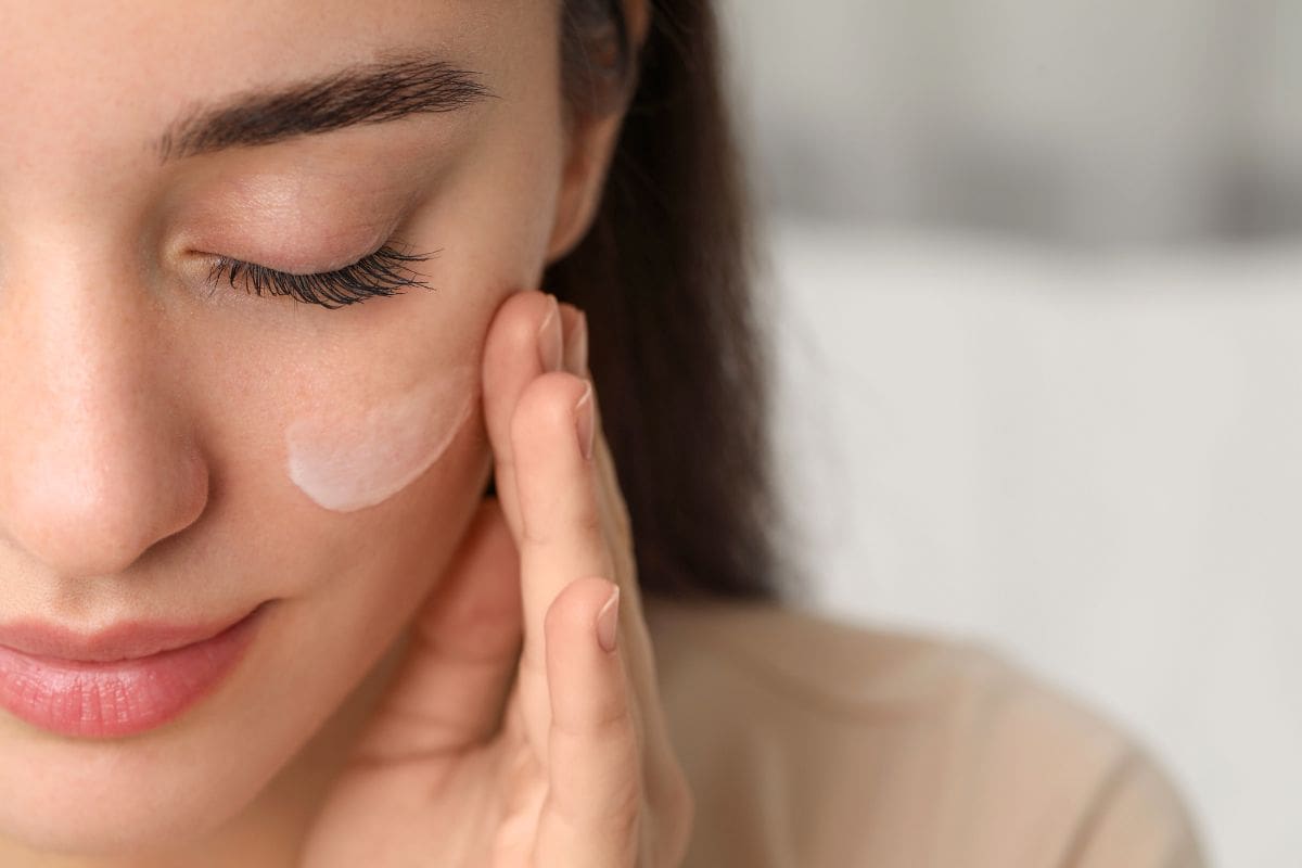 Nên sử dụng kem chống nắng nào cho làn da